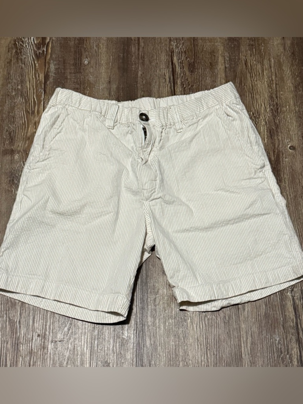 Chubbies 7" Inseam Pinstripe Shorts Women's Large White Tan Stretch Casual Wear